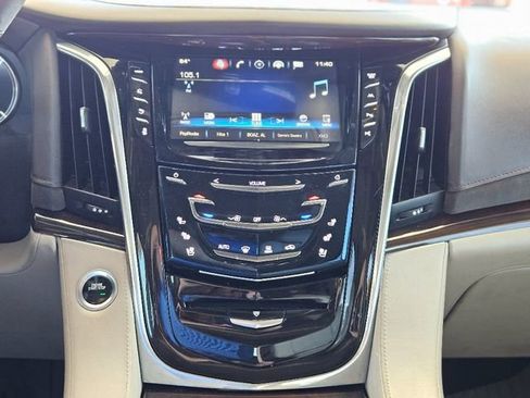 Used 2017 Cadillac Escalade Luxury image 22