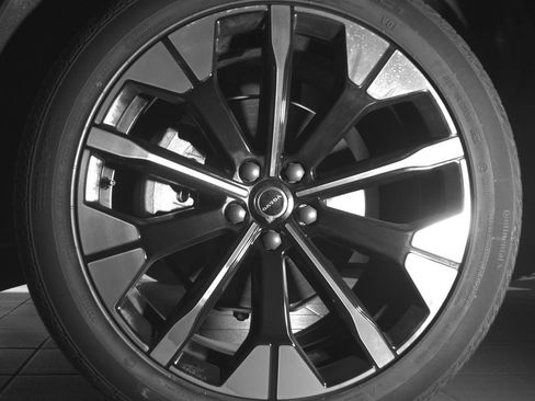 Certified 2026 Volvo XC60 B5 Plus AWD/4WD image 22