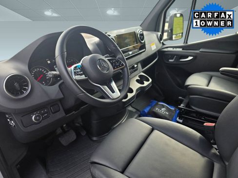 Used 2022 Mercedes-Benz Sprinter 3500 image 4