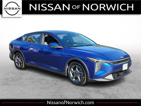 Used 2025 Kia K4 LXS FWD image 1