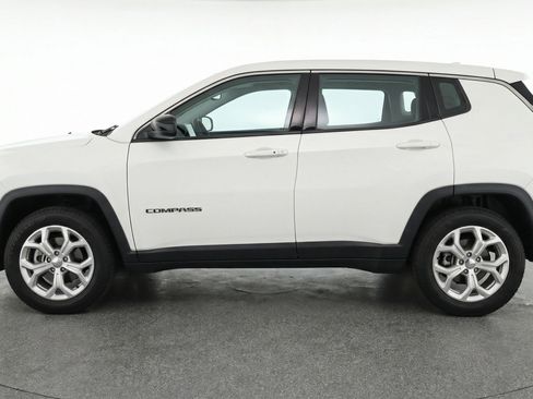 Used 2025 Jeep Compass Latitude image 5