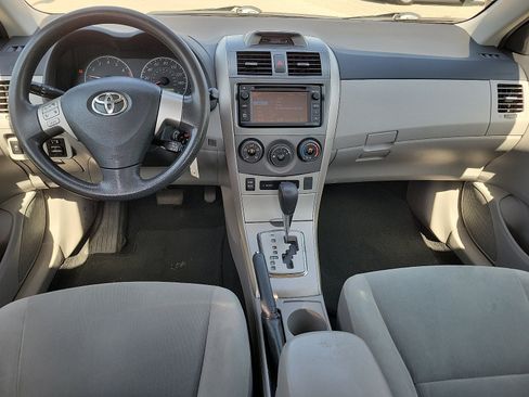 Used 2013 Toyota Corolla LE FWD image 9