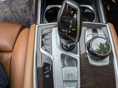 Used 2019 BMW 750i xDrive w/ Executive Package AWD/4WD image 8