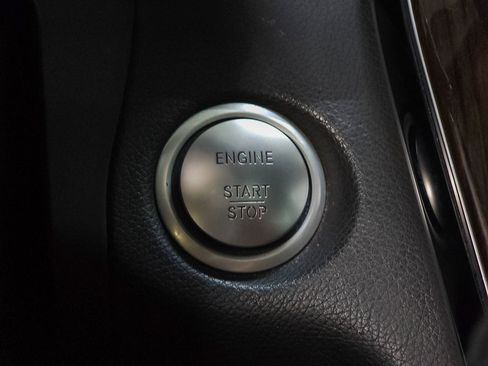 Used 2015 Mercedes-Benz C 300 4MATIC Sedan image 31