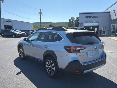 Used 2023 Subaru Outback Limited AWD/4WD image 5