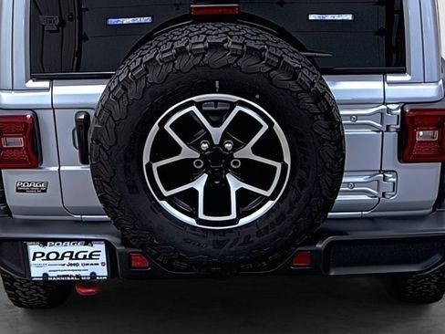 Used 2024 Jeep Wrangler Unlimited Rubicon AWD/4WD image 11