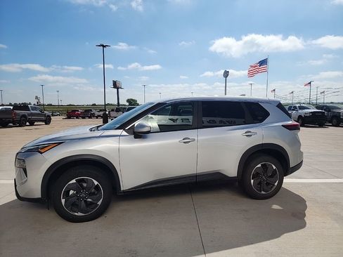 Used 2025 Nissan Rogue SV image 5