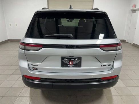 Used 2024 Jeep Grand Cherokee Limited w/ Black Appearance Package AWD/4WD image 5