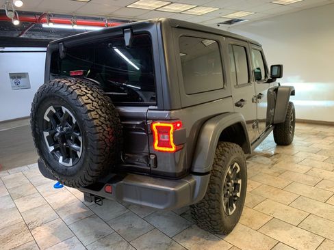 Used 2024 Jeep Wrangler Unlimited Rubicon 4xe w/ Convenience Group AWD/4WD image 6