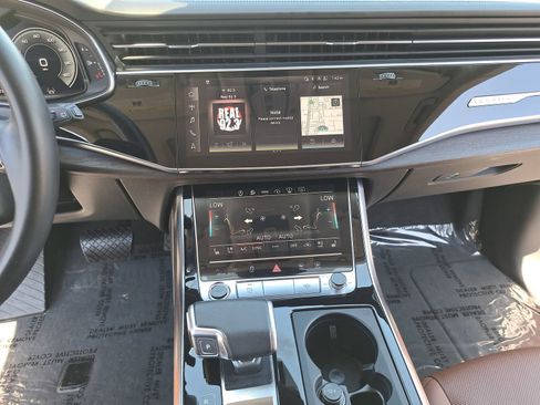 Used 2022 Audi Q8 Prestige AWD/4WD image 21