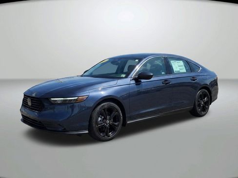 Used 2025 Honda Accord SE image 1