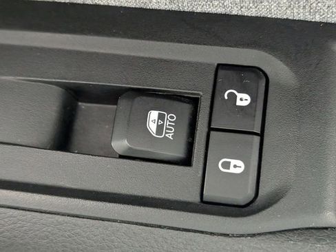 Used 2024 Jeep Compass Latitude image 32