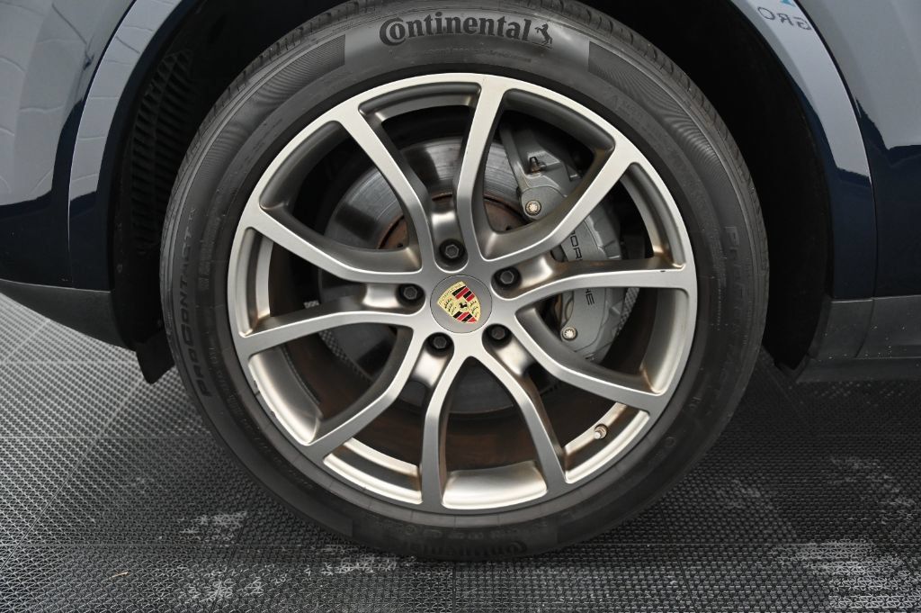 Used 2023 Porsche Cayenne S Platinum AWD/4WD image 47