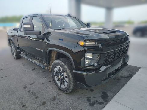 Used 2021 Chevrolet Silverado 2500 Custom w/ Custom Value Package AWD/4WD image 3
