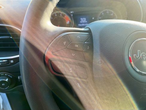 Used 2022 Jeep Cherokee Trailhawk image 10