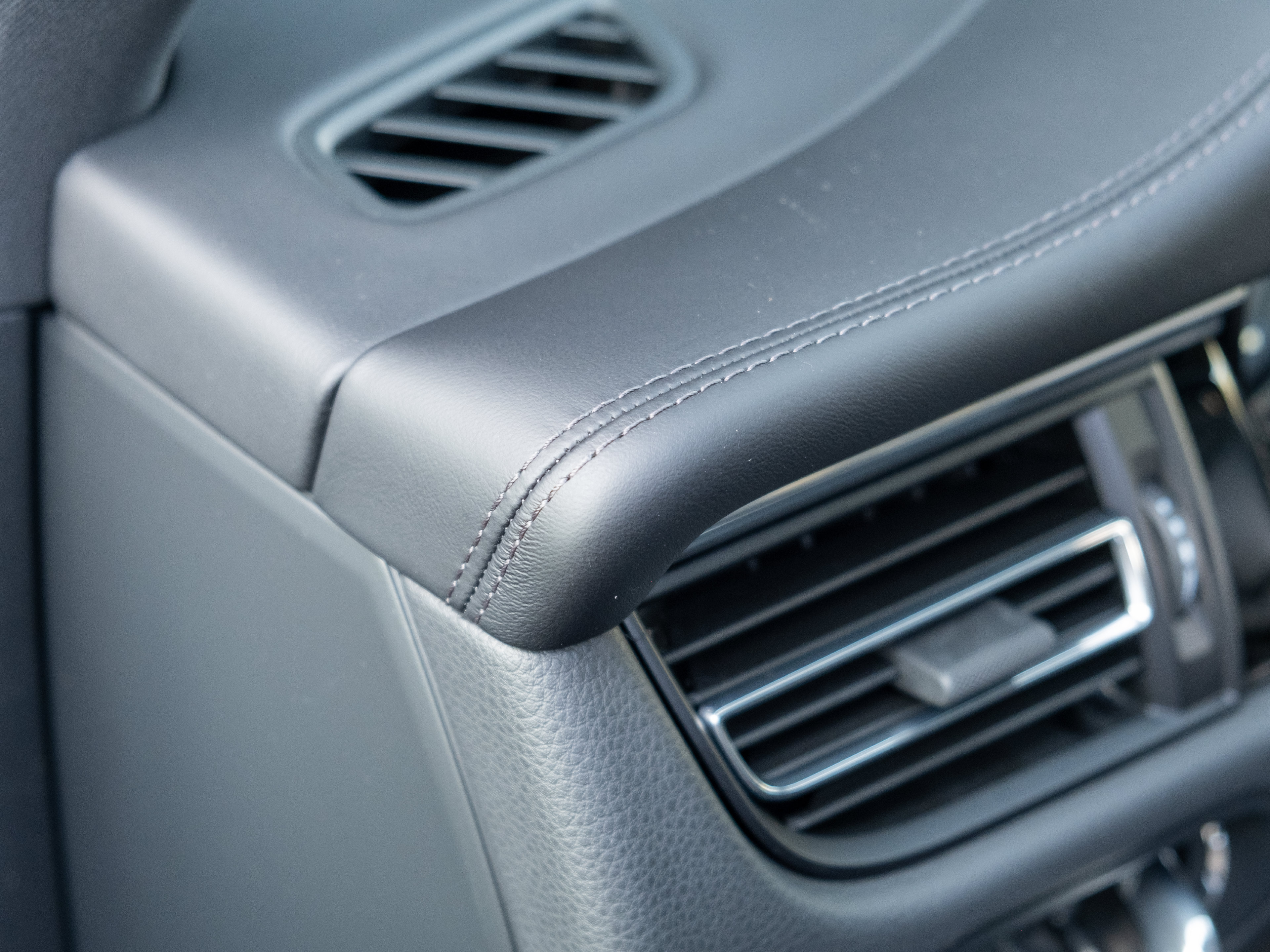 Certified 2026 Porsche Macan AWD/4WD image 40