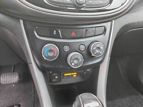Used 2020 Chevrolet Trax LS w/ Tint and Cruise Package FWD image 28