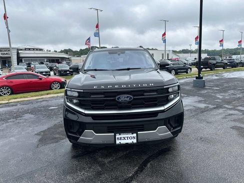 Used 2025 Ford Expedition Max Platinum w/ Driver's Package AWD/4WD image 3