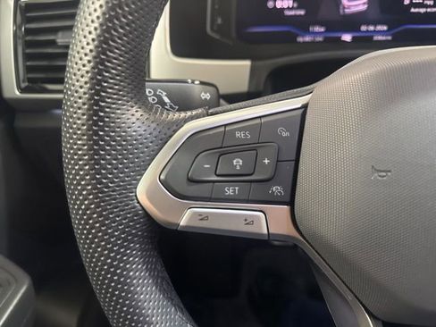 Certified 2022 Volkswagen Atlas Cross Sport SEL R-Line image 17