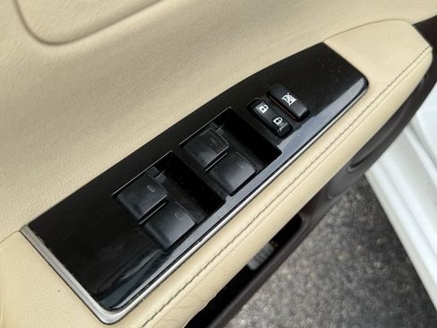 Used 2016 Lexus ES 350 w/ Luxury Package w/Wood Trim FWD image 11