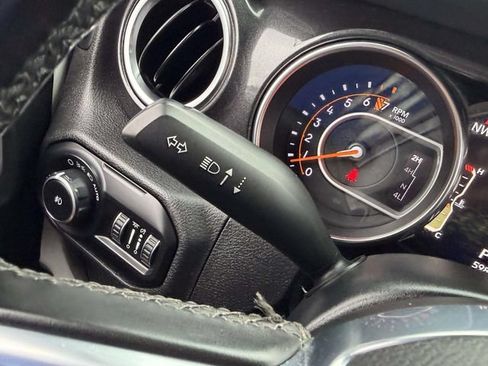 Used 2020 Jeep Wrangler Unlimited Sahara AWD/4WD image 29