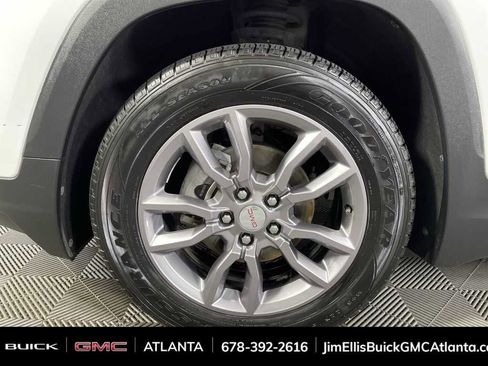 Used 2023 GMC Terrain SLT image 32