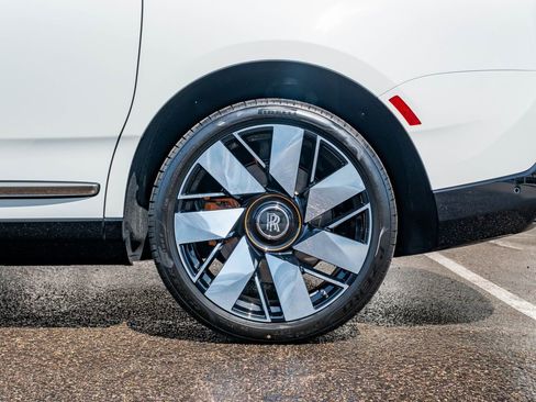 New 2026 Rolls-Royce Cullinan AWD/4WD image 43