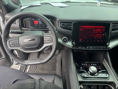 Used 2024 Jeep Wagoneer L Series III w/ Premium Group I image 21