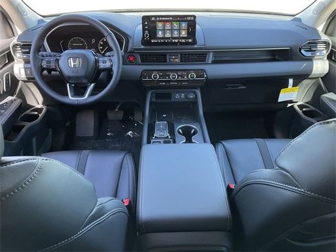 New 2025 Honda Pilot Touring image 11
