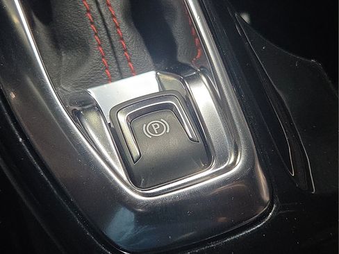 Used 2025 Chevrolet Trax RS w/ Sunroof Package FWD image 21