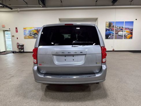 Used 2017 Dodge Grand Caravan SE FWD image 8