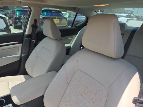 Used 2023 Nissan Altima 2.5 SL FWD image 9