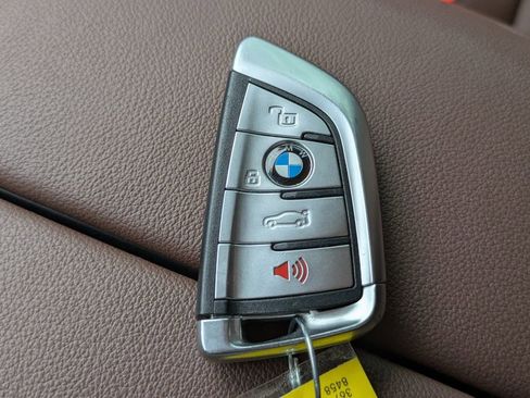 Used 2022 BMW X7 xDrive40i w/ Premium Package image 42