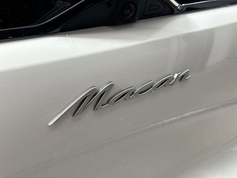Certified 2025 Porsche Macan Electric image 34