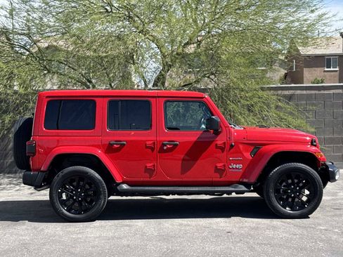 Used 2021 Jeep Wrangler Unlimited Sahara w/ Cold Weather Group AWD/4WD image 9
