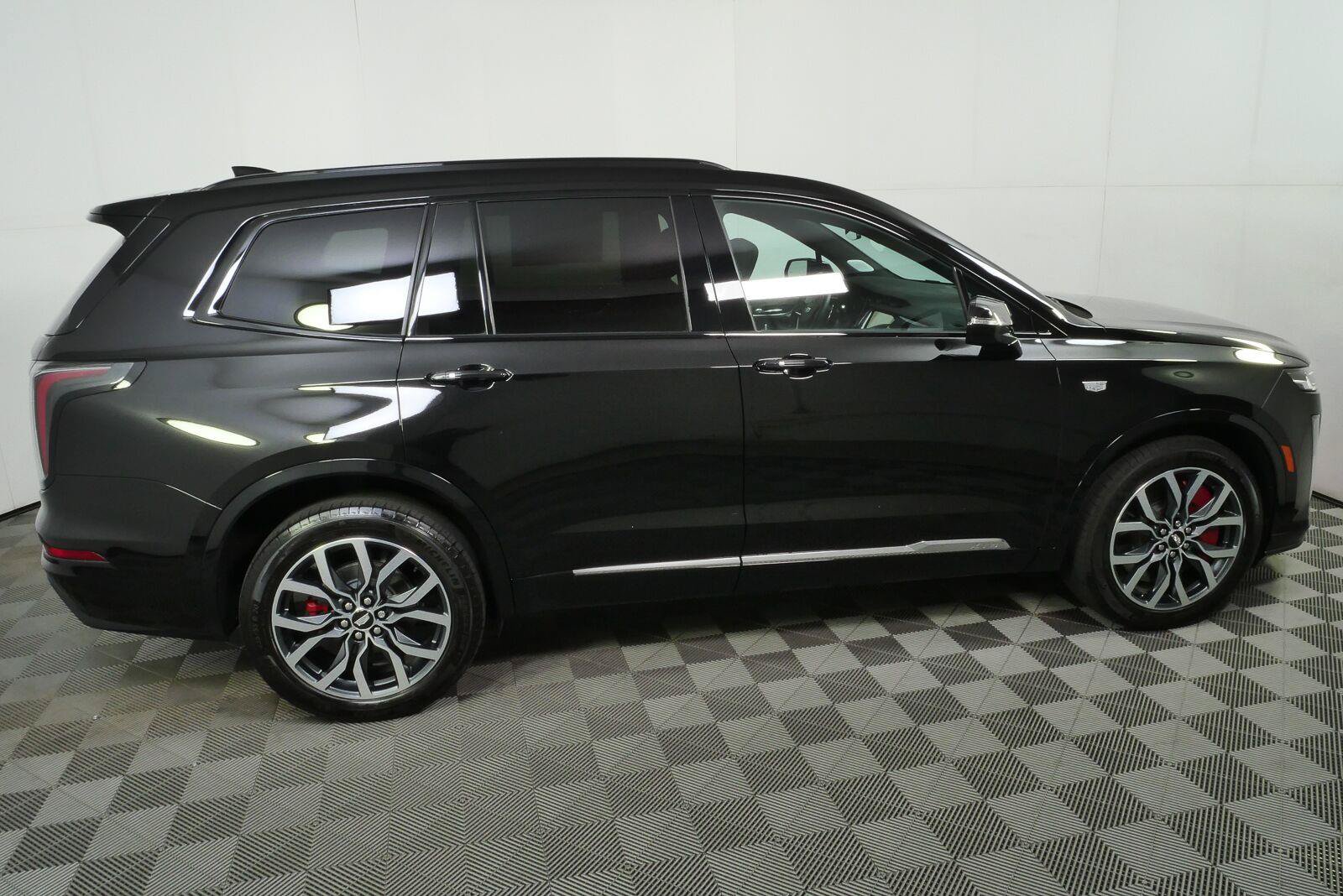 Used 2025 Cadillac XT6 Sport AWD/4WD image 2