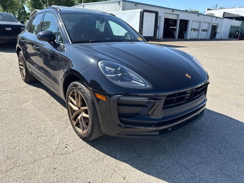 Used 2023 Porsche Macan AWD/4WD image 4