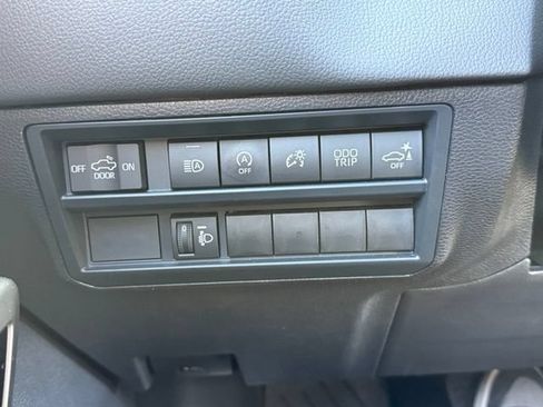 Used 2025 Toyota Tundra Limited AWD/4WD image 27