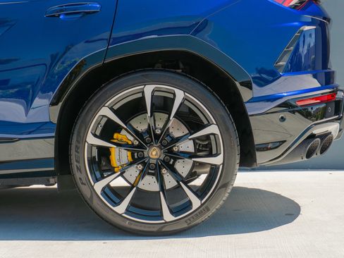 Used 2021 Lamborghini Urus AWD/4WD image 21
