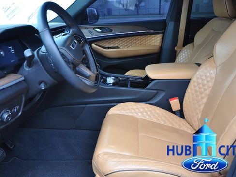 Used 2023 Jeep Grand Cherokee L Summit w/ Advanced Protech Group IV AWD/4WD image 10