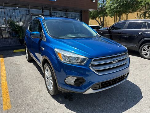 Used 2018 Ford Escape SE w/ SE Sync 3 Package image 3