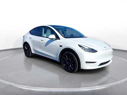 Used 2021 Tesla Model Y Long Range AWD/4WD image 2