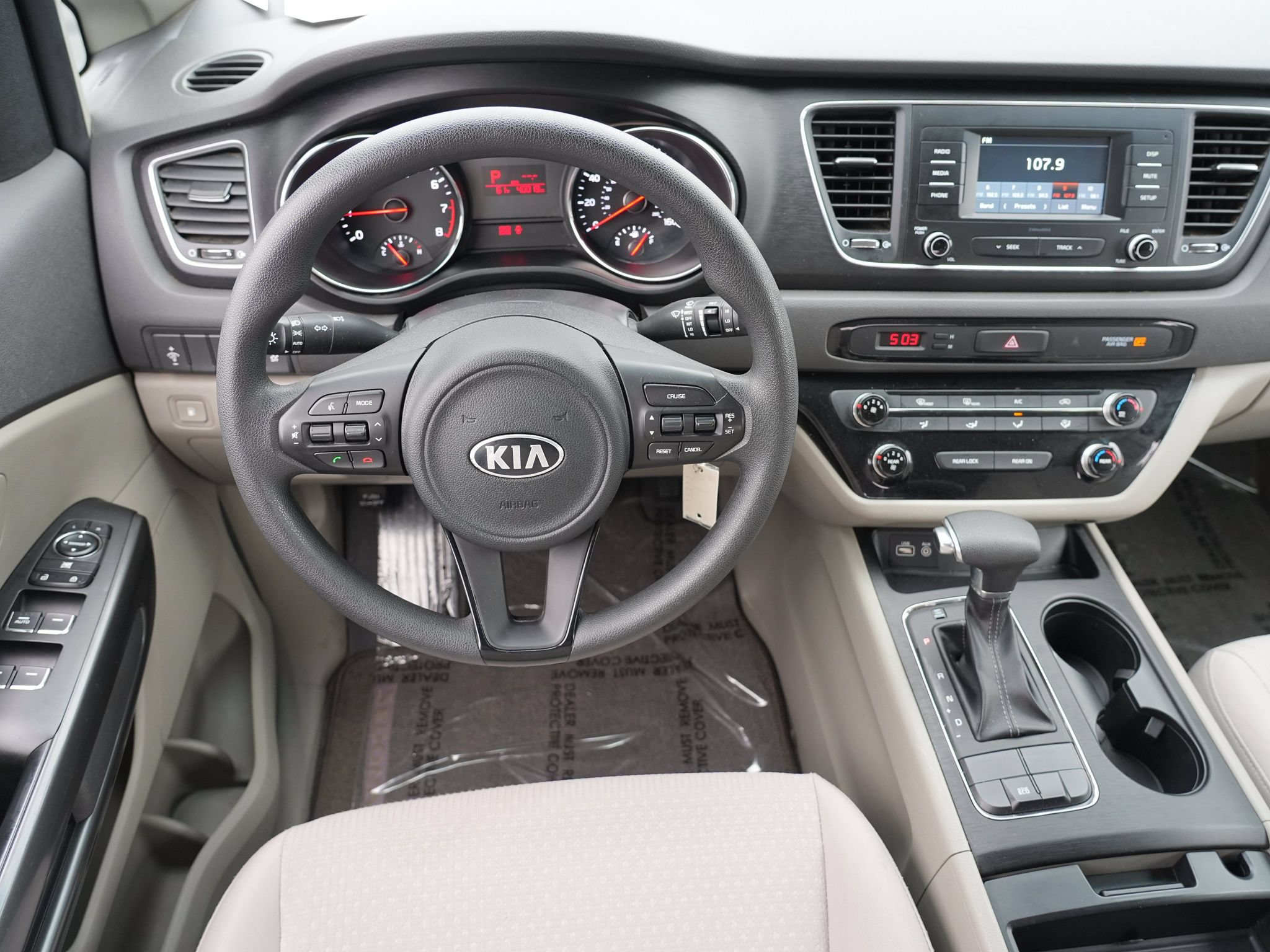 Used 2018 Kia Sedona L FWD image 19