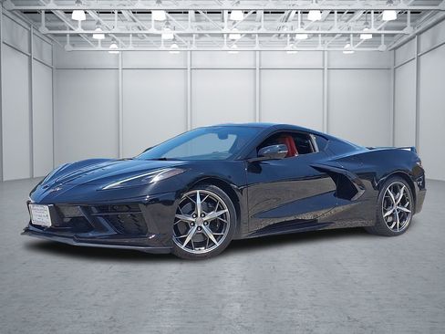 Used 2022 Chevrolet Corvette Stingray Coupe w/ Z51 Performance Package RWD image 1