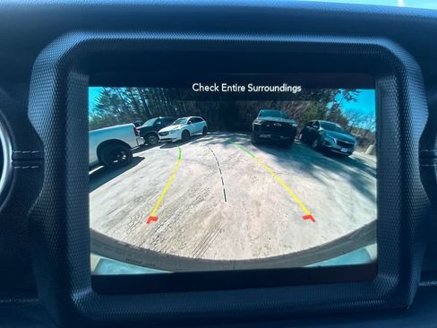 Used 2022 Jeep Wrangler Unlimited Sahara AWD/4WD image 18