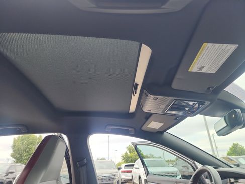 Certified 2025 Volkswagen GTI Autobahn image 33