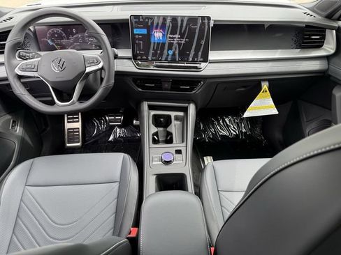 New 2026 Volkswagen Tiguan SE R-Line FWD image 8