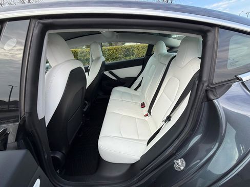 Used 2020 Tesla Model 3 Long Range image 9