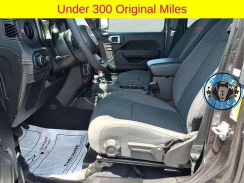 Used 2024 Jeep Wrangler Unlimited Rubicon w/ Convenience Group AWD/4WD image 18