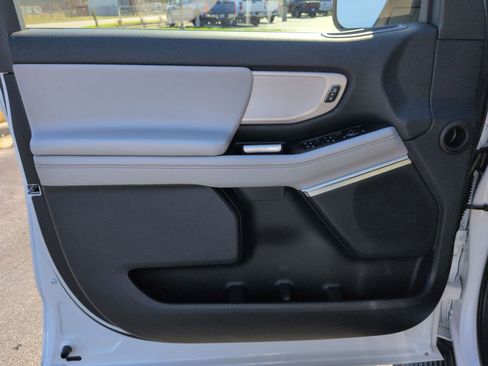 Used 2025 Ford Expedition Active image 10